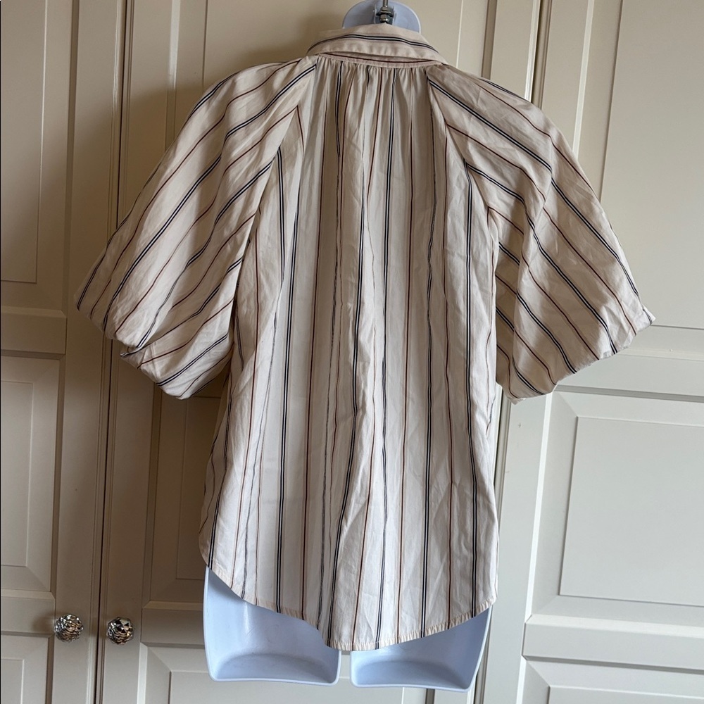 Madewell Shirred Bubble-Sleeve Button-Up
Shirt in Poplin 100% cotton Sz Medium - Picture 9 of 14
